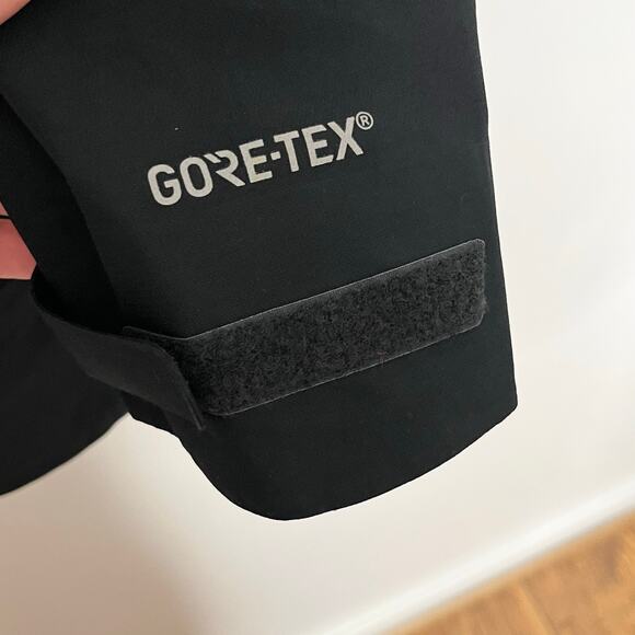 REI Co-op GTX Rain Jacket Womens Small Black Hooded Outdoor Hiking Camping - Picture 7 of 13